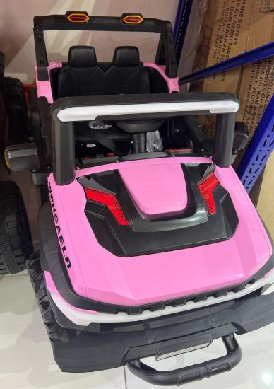 صورة جيب بناتي WRNGALER 4X4 ماطورين